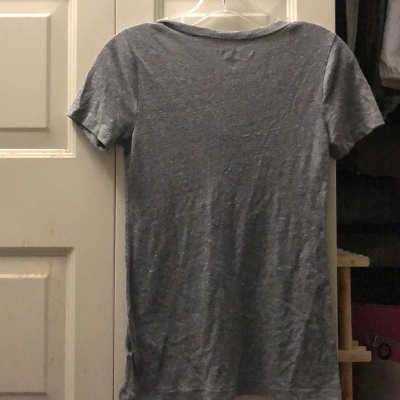 Grey old navy v cut t-shirt - Picture 2 of 3